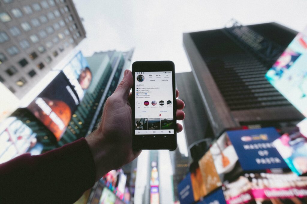 smartphone_building_pub