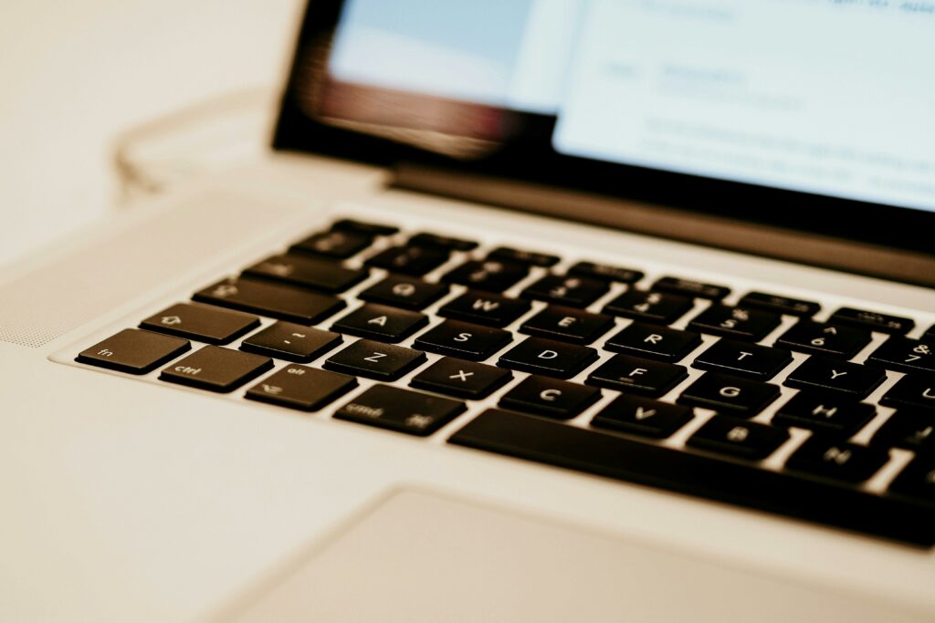 ordinateur_clavier_clair